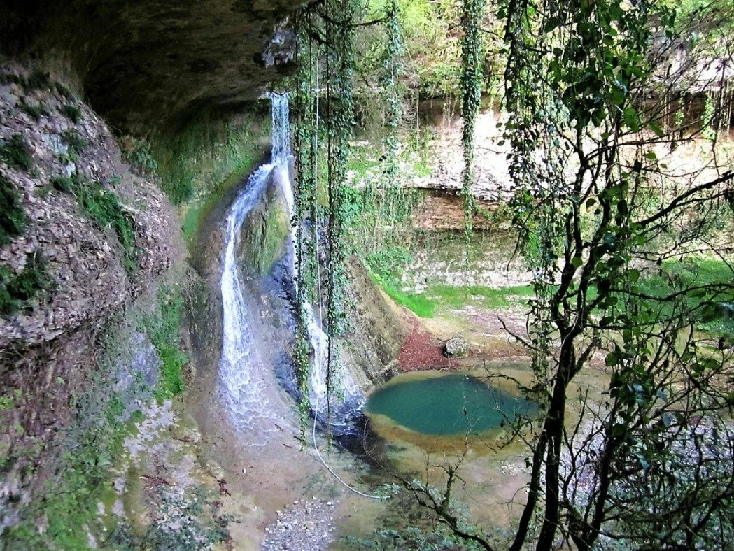 Мачарский водопад в Абхазии