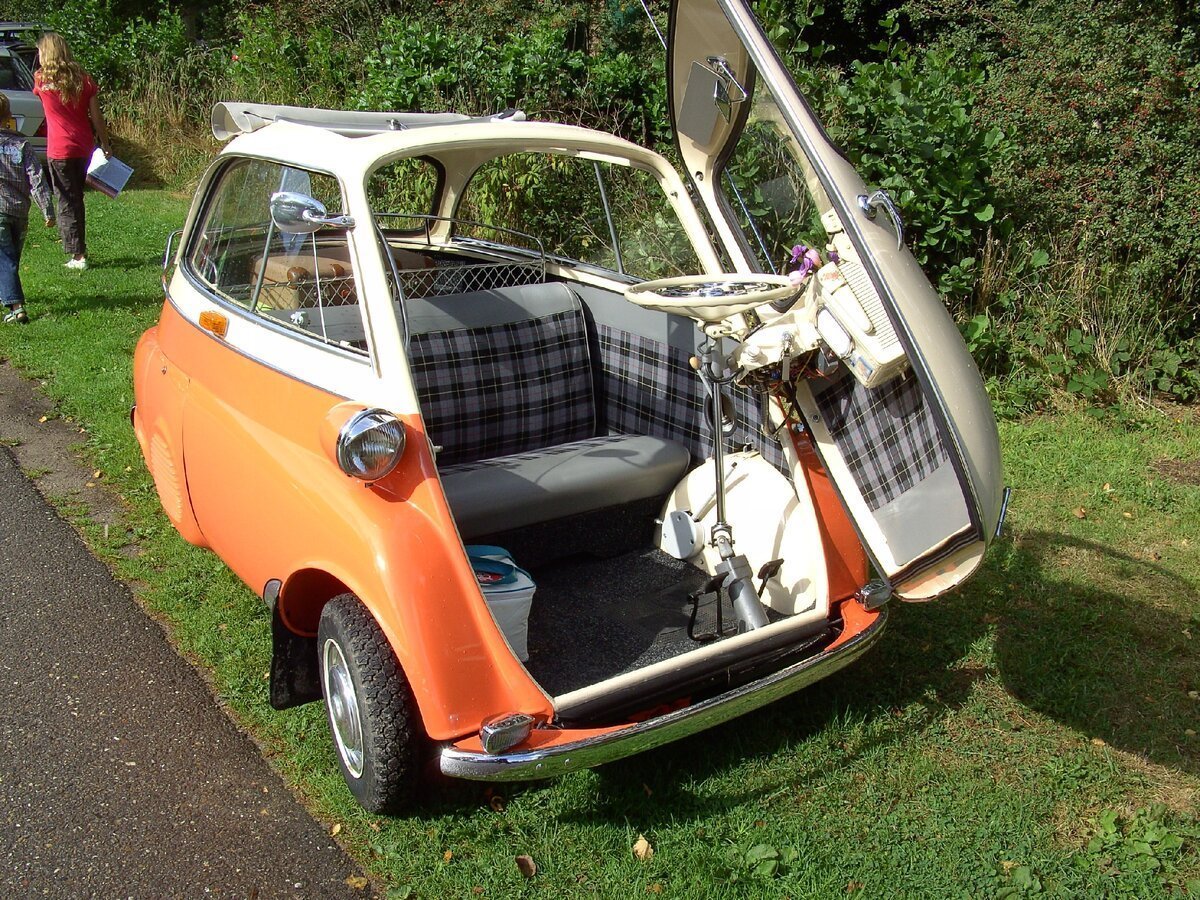 1960 BMW Isetta 300.