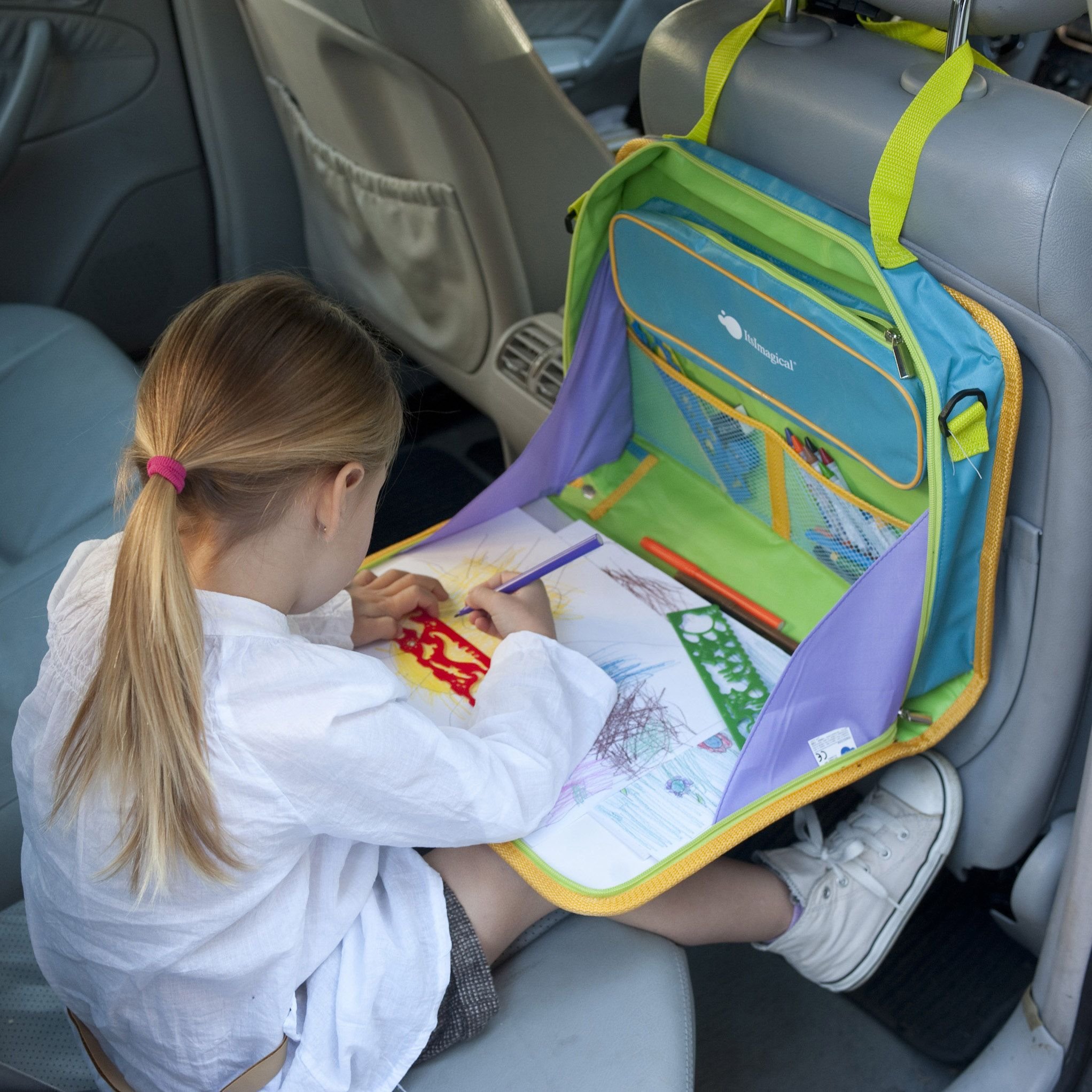 Развлечения в дорогу. Столик в машину для ребенка. Органайзер для рисования в машине. Стол для рисования в машину. Столик автомобильный для автокресла.