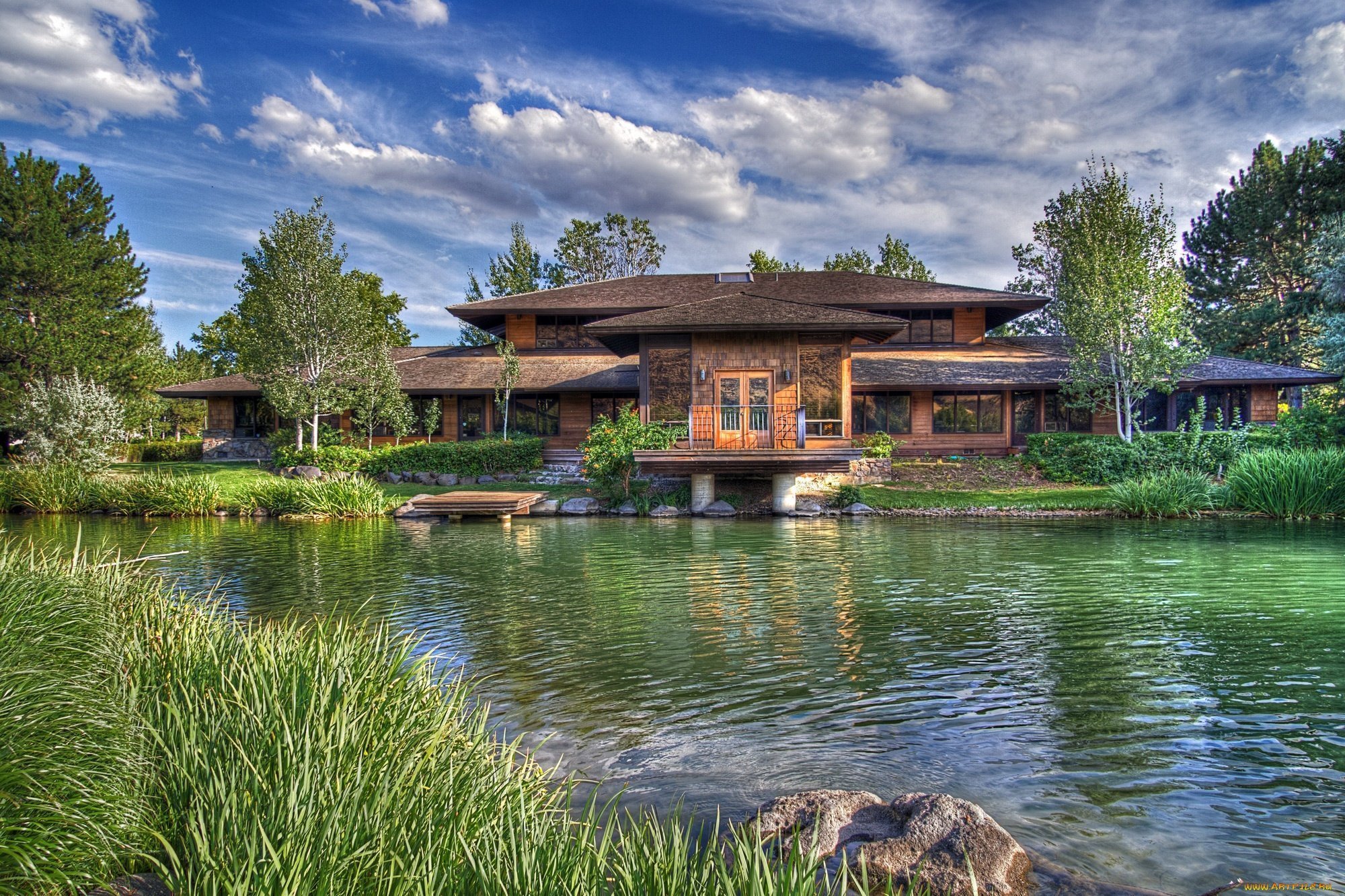 Красивые дома у озера. Дом УБОЛЬШОЙ реки. Дом Каленов в лесу у озера. Дом Старка в лесу у озера.