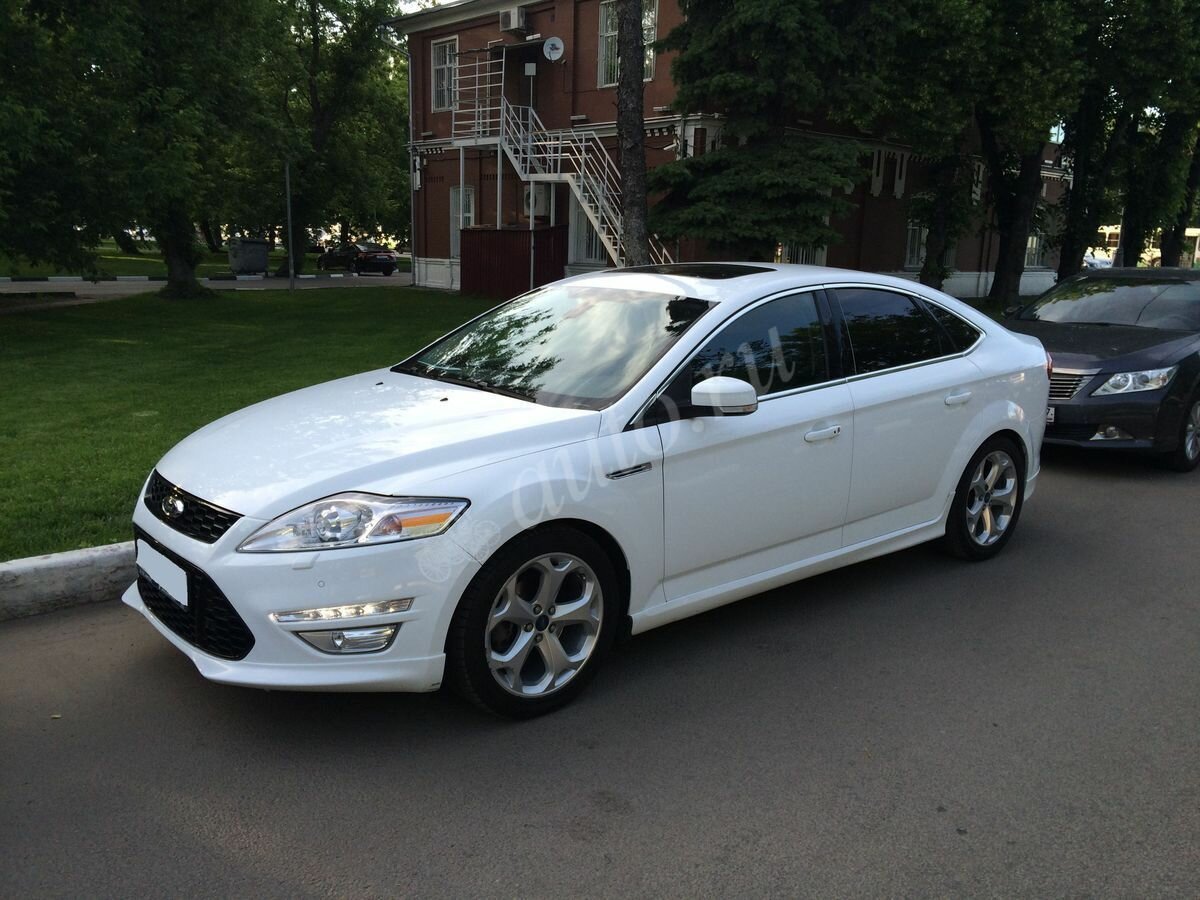 Ford Mondeo белый