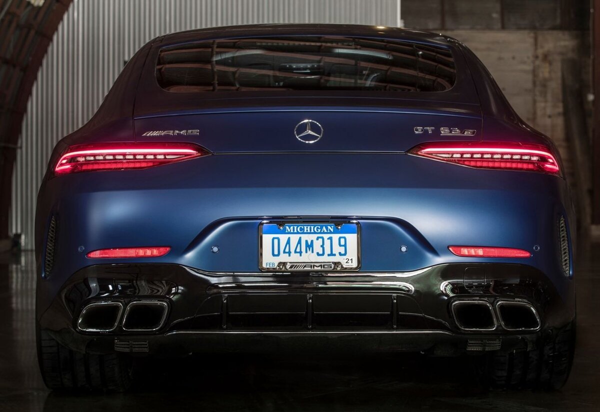 Mercedes AMG gt 63 s зад