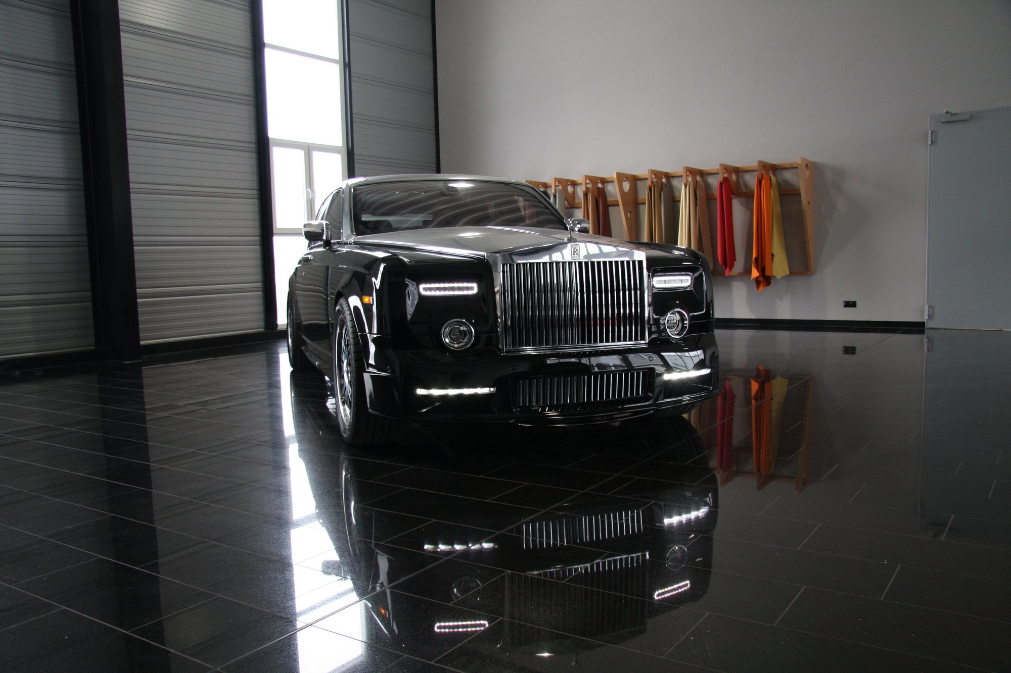 Роллс ройс мансори. Роллс Ройс Фантом мансори. Rolls Royce Phantom Mansory Conquistador. Rolls Royce Mansory 2022. Rolls Royce Phantom Conquistador 2007.