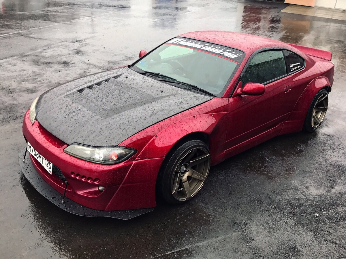 Nissan Silvia s15 красная