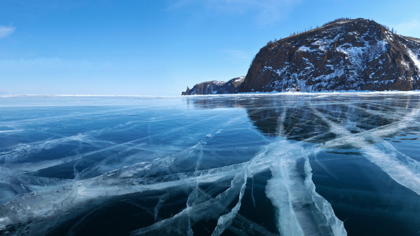 Озеро Байкал самое глубокое озеро в мире. Сибирь озеро Байкал. Байкал самое большое озеро в мире. Крупное водохранилище Байкал.
