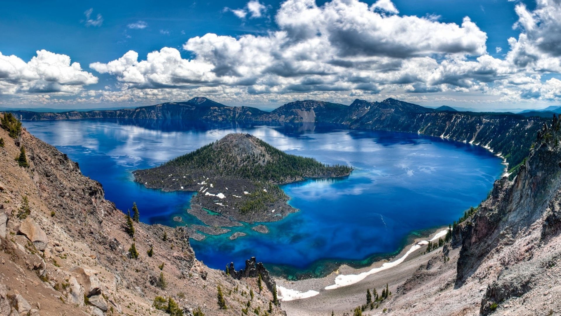Почему все глубокие озера расположены в восточной. Озеро Крейтер Орегон. Национальный парк Крейтер Лейк. Кратер Лейк штат Орегон. Озеро Байкал вид сверху.