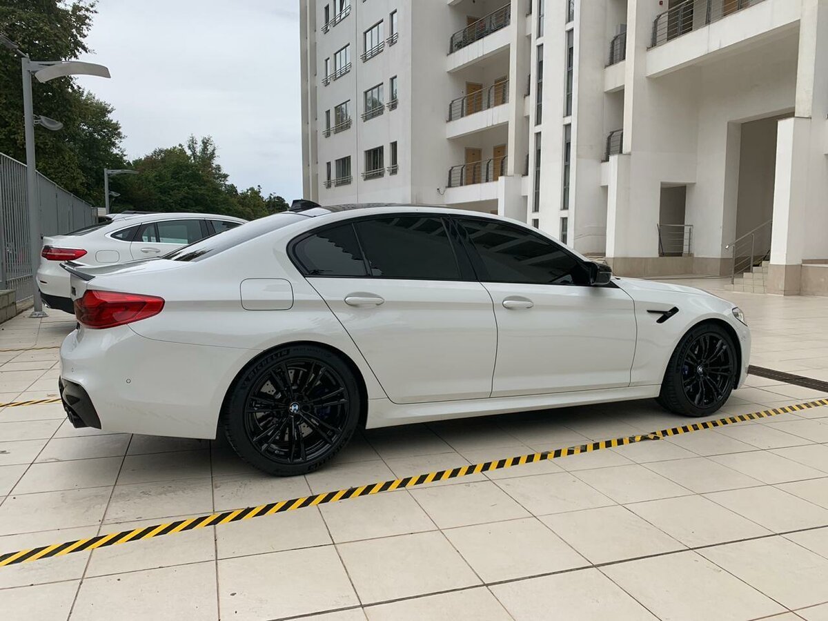 BMW m5 f90 Competition White