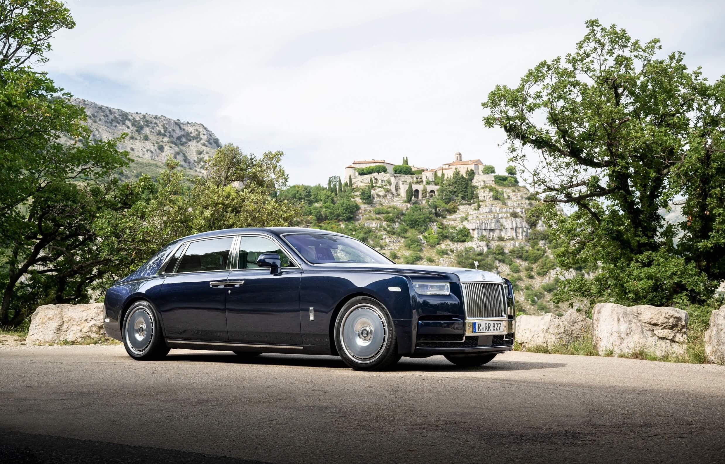 Найками роллс. Rolls Royce Phantom 2022. Rolls Royce Phantom 2021. Rolls Royce Phantom 2022 Series 2. Rolls Royce Phantom Series 2 2023.