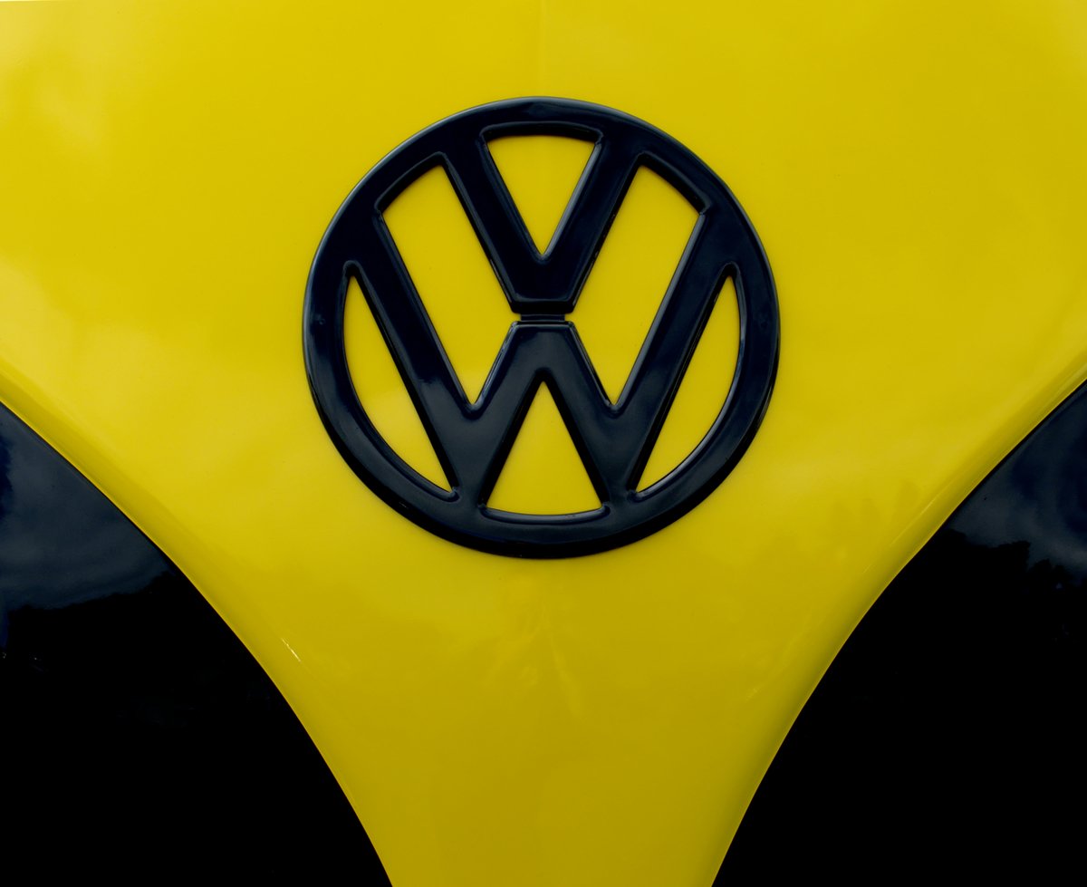 Гладкий логотип VW