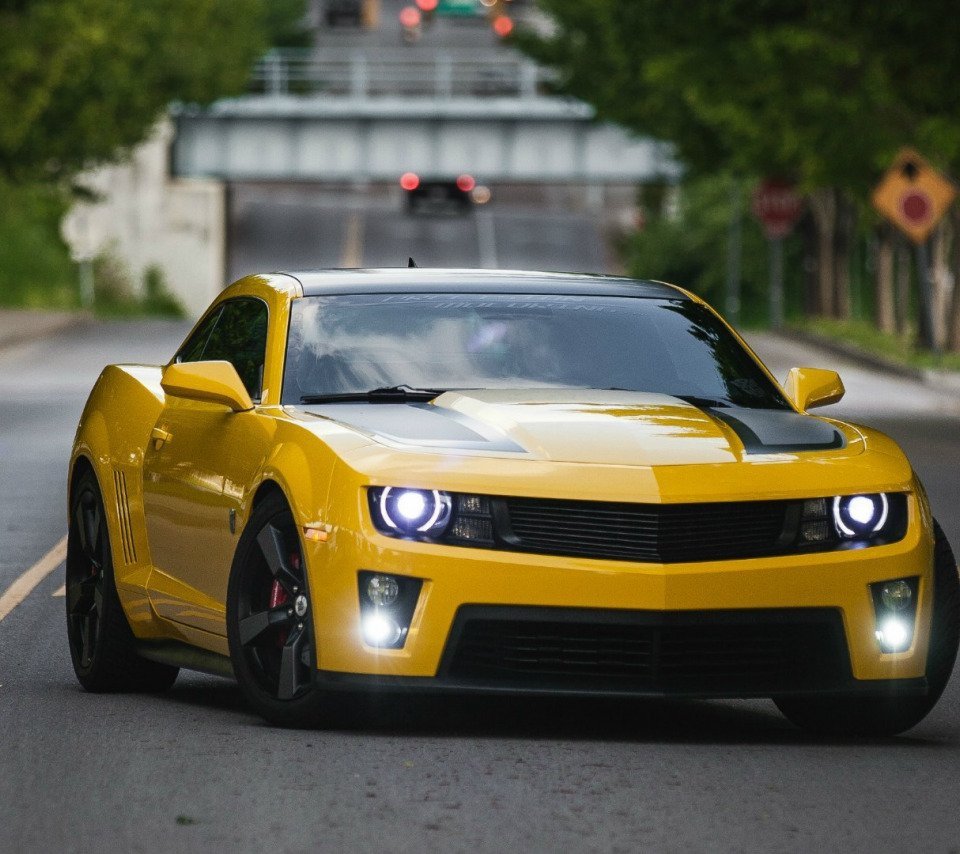 Chevrolet Camaro zl1 2010 жёлтая