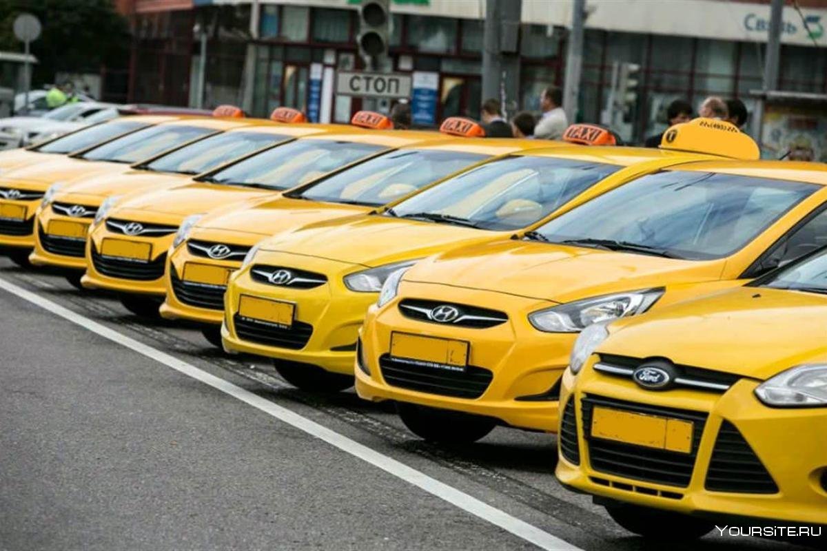 Три желтых машин. Такси. Машина "такси". Автомобиль «такси». Московское такси.