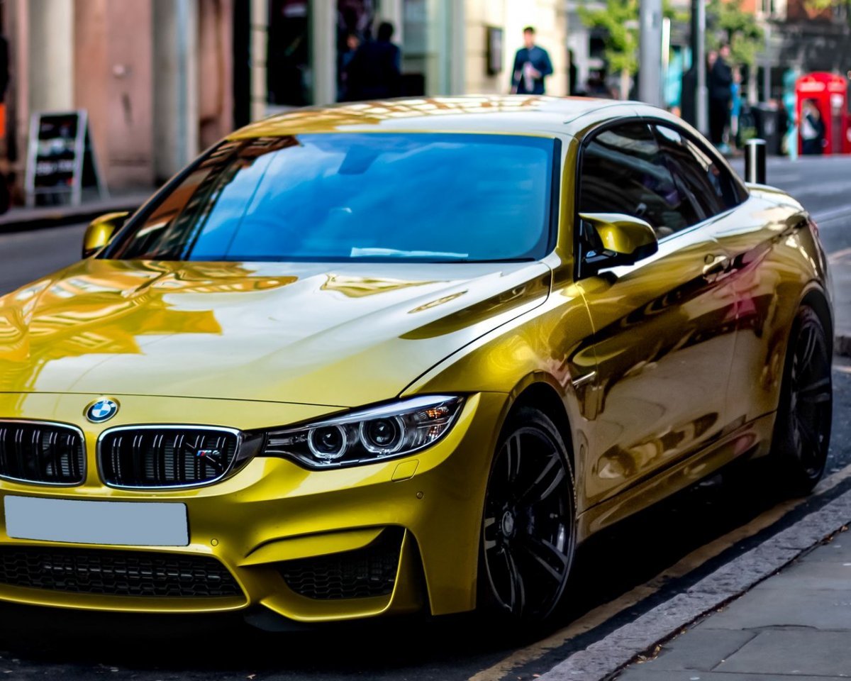 BMW f82 m2 желтая
