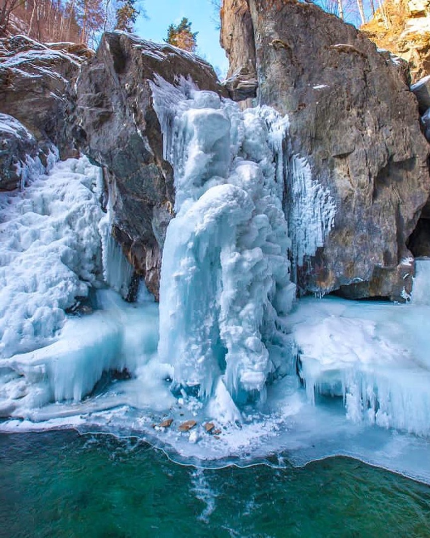 Замерзший водопад Аршан