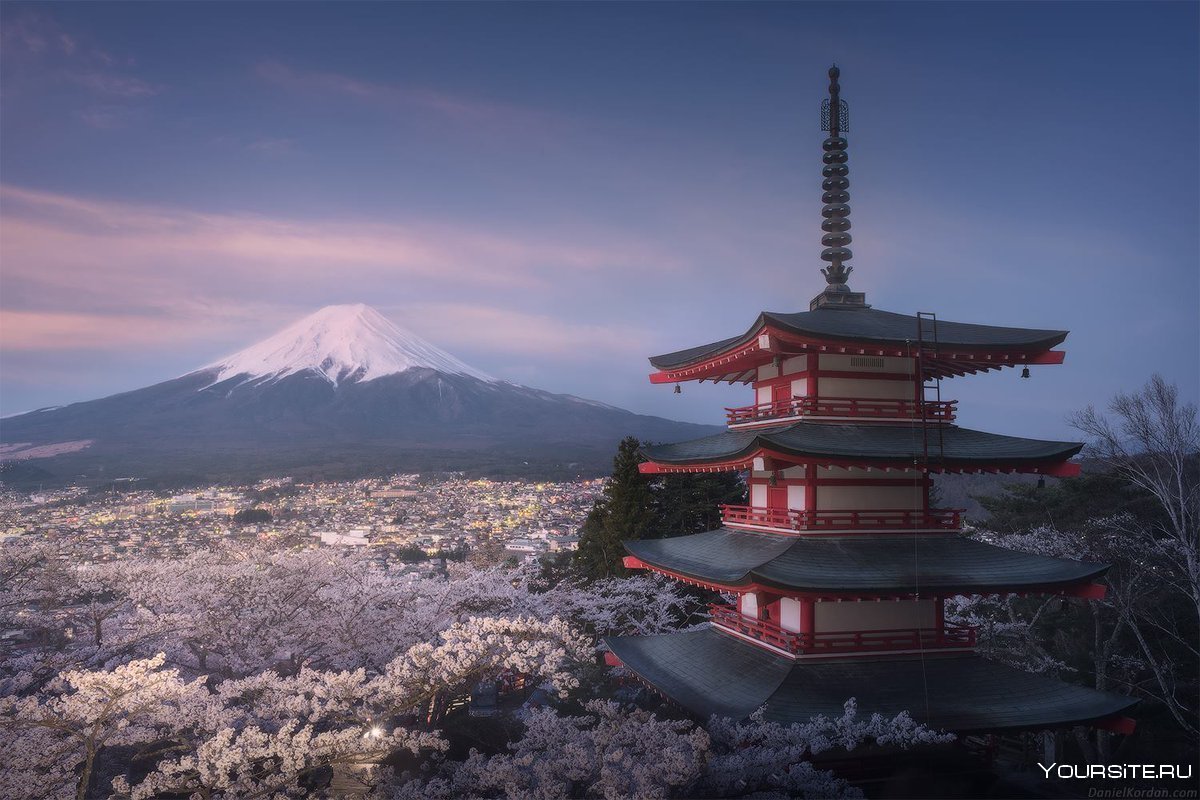 Япония Фудзияма Сакура храм