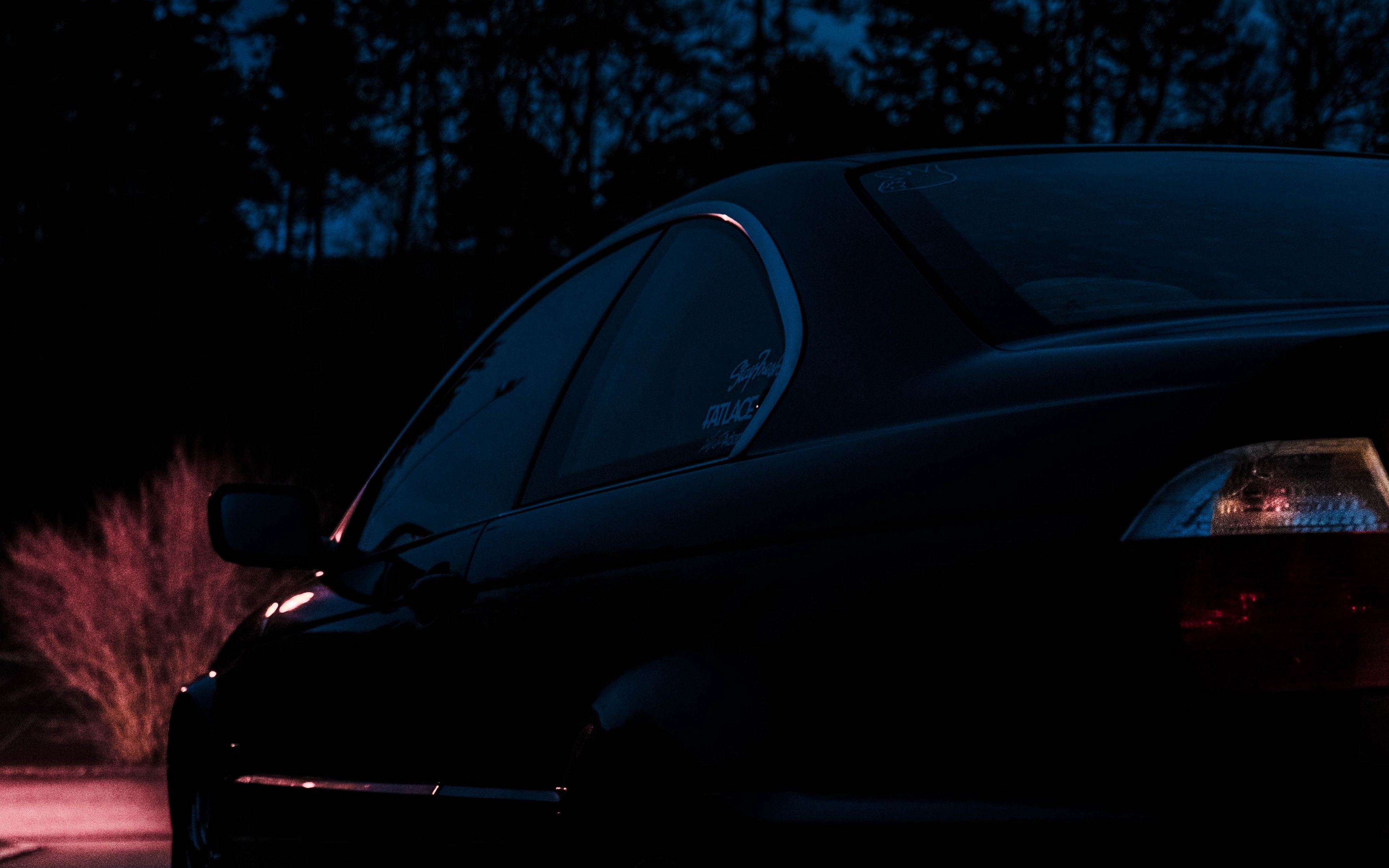 В темноте 34. BMW e38 в темноте. Машина ночью. Машина в темноте. БМВ ночью.