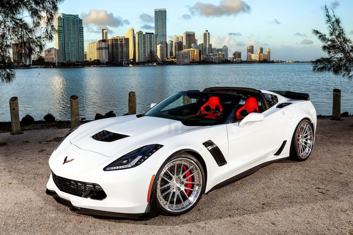 Chevrolet Corvette z06 белый