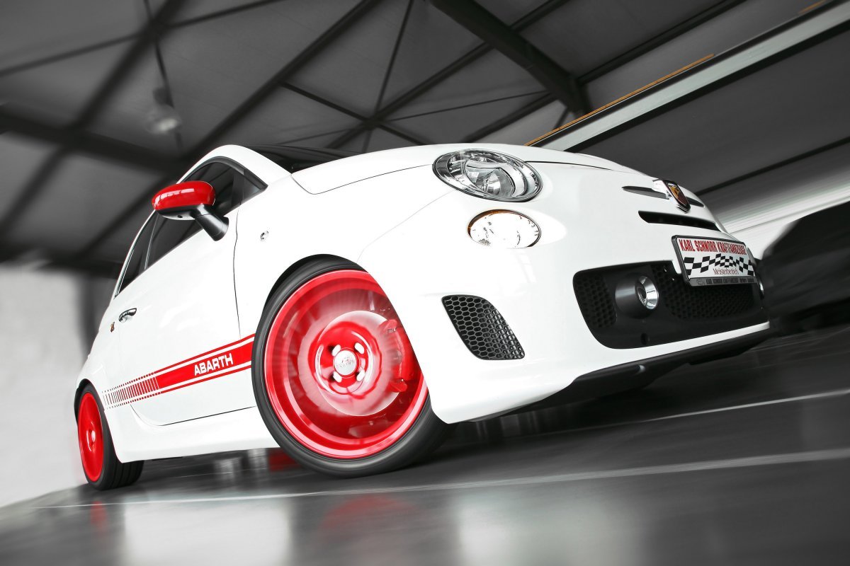 Fiat 500 Abarth красный