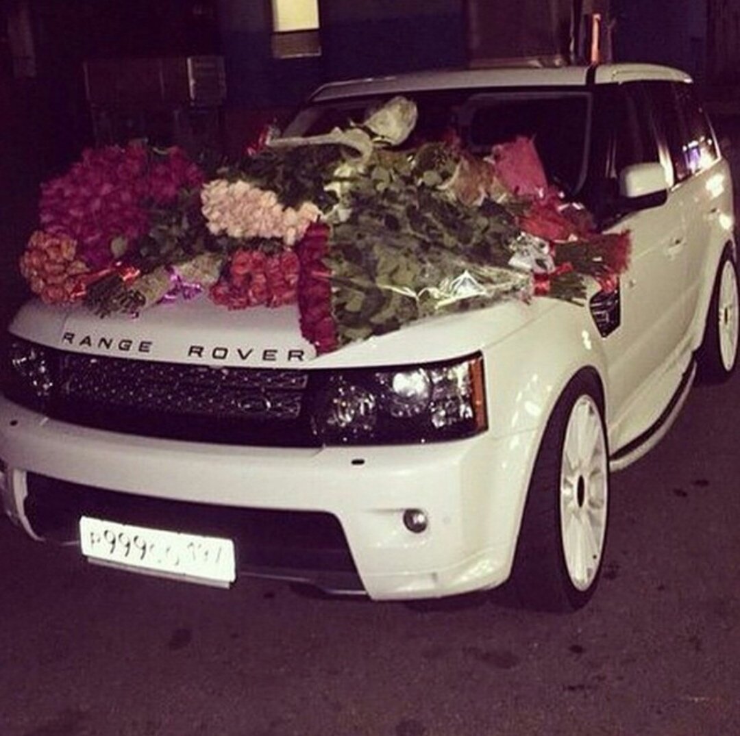 Range Rover белый с бантиком