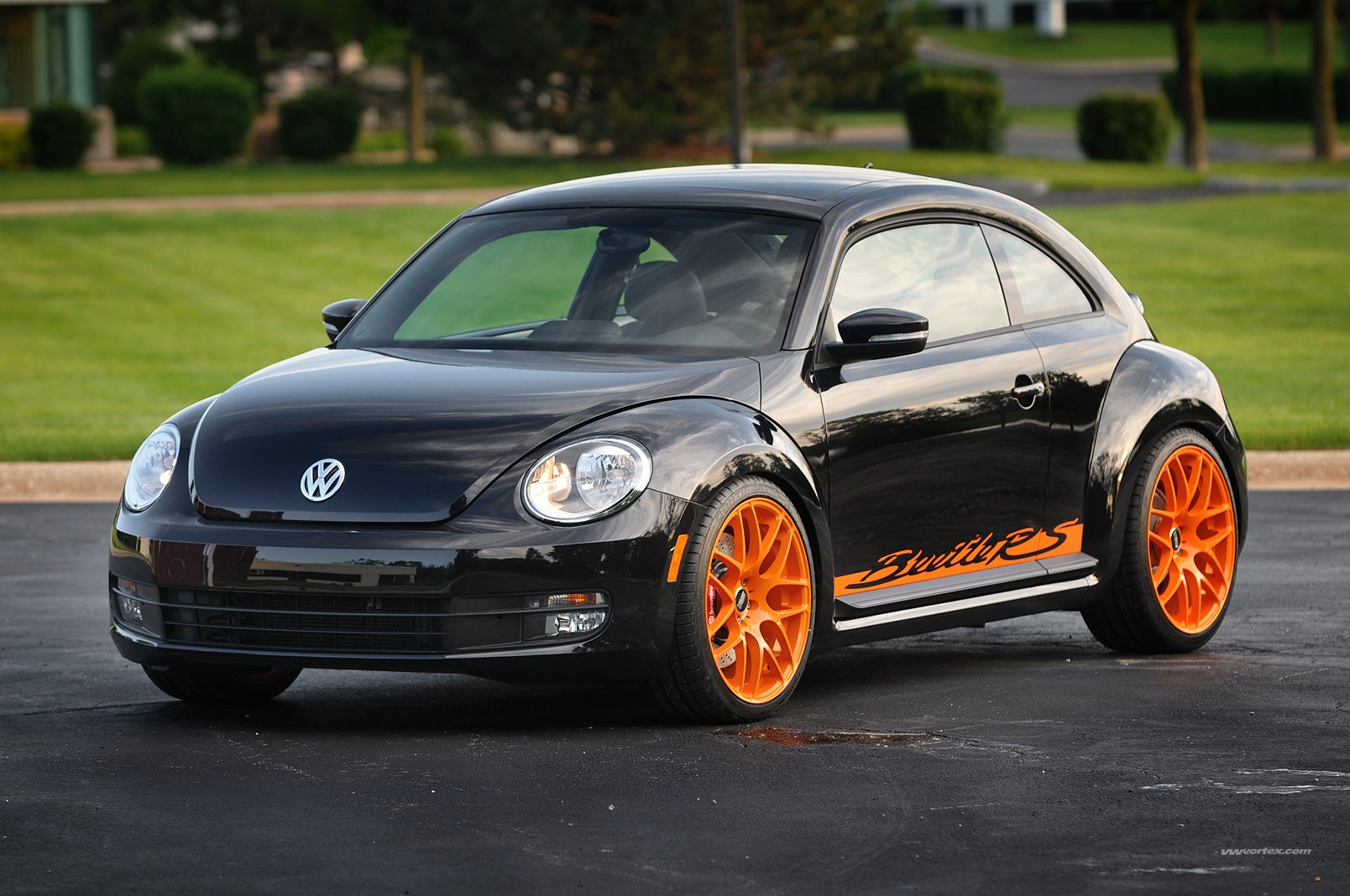 Жук тюнинг. Volkswagen Жук Битл. Volkswagen New Beetle Tuning. Volkswagen Beetle тюнингованный. Volkswagen Жук New Beetle.