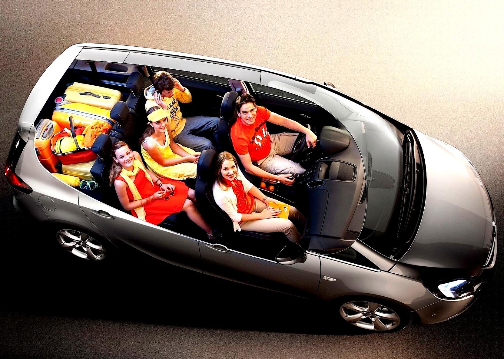 Семейный автомобиль для семьи. Opel Zafira Tourer 2012. Опель Зафира семиместный. Опель Зафира 7 местный. Опель Zafira Tourer.