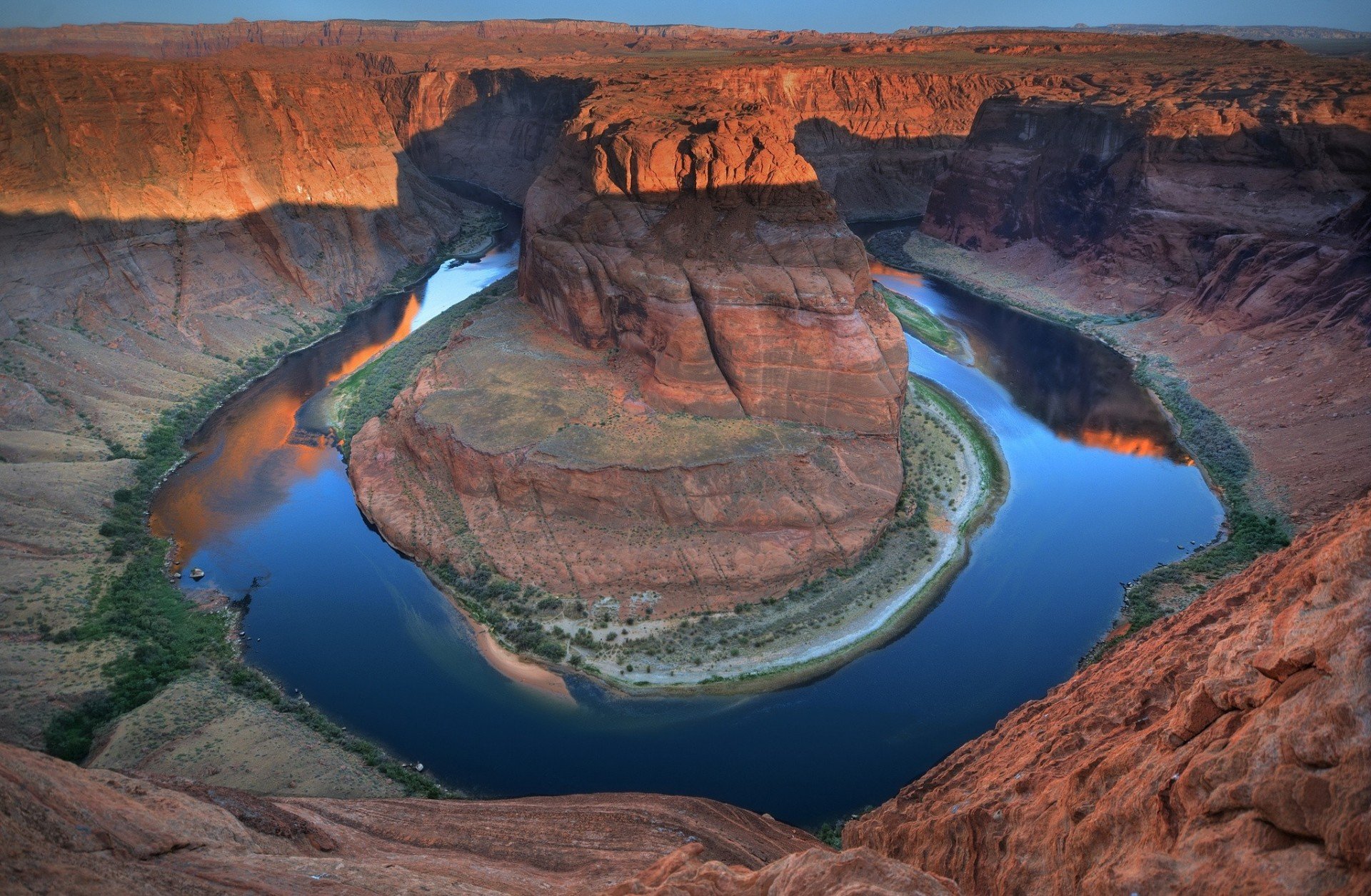 Каньон реки Колорадо. Ущелье реки Колорадо. Гранд каньон и река Колорадо. Штат Аризона природа.