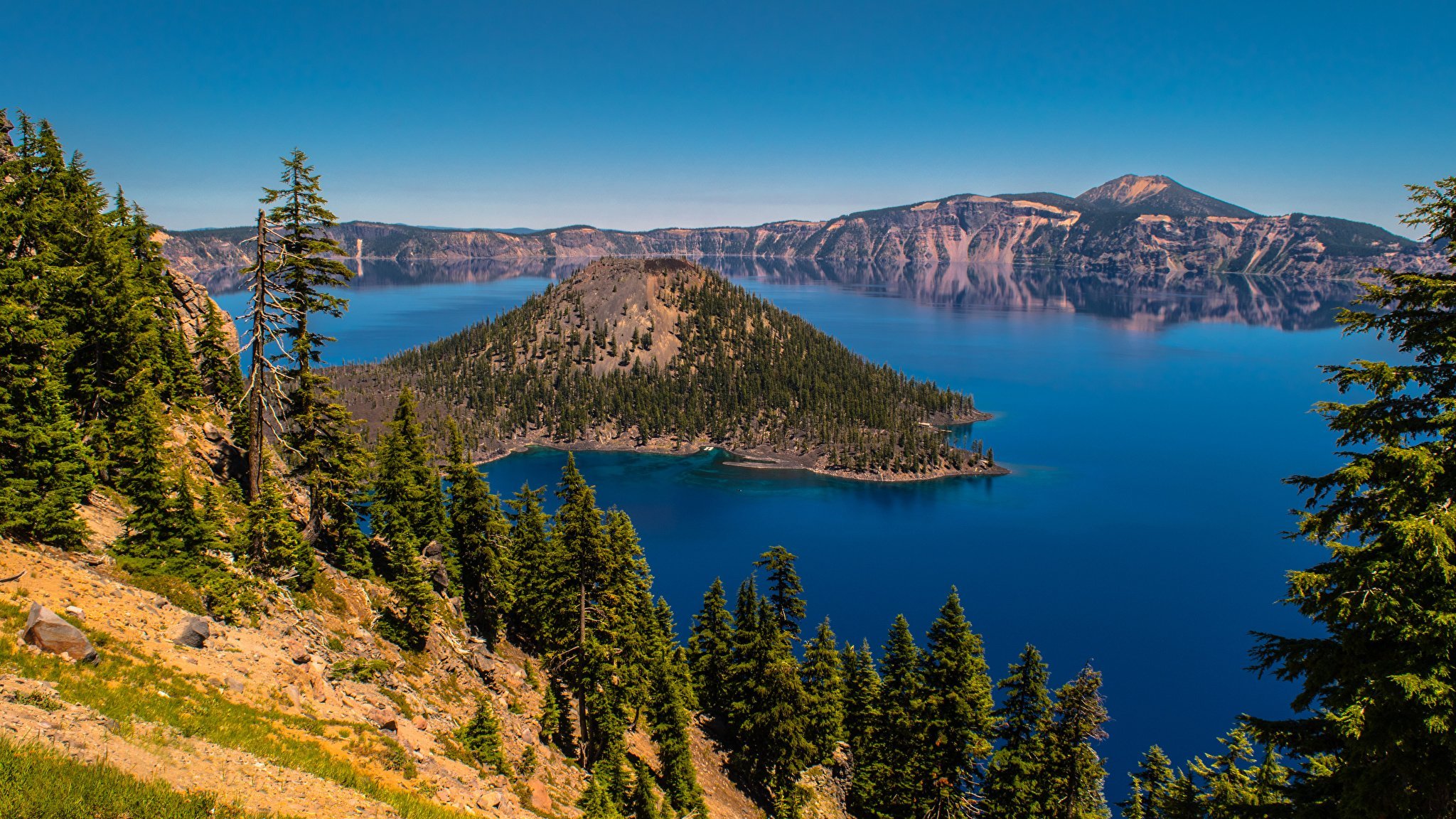Самое маленькое озеро в америке. Озеро Крейтер Орегон. Озеро Крейтер, штат Орегон, США. Крейтер озеро в Северной Америке. Озеро Крейтер горы Калифорнии.