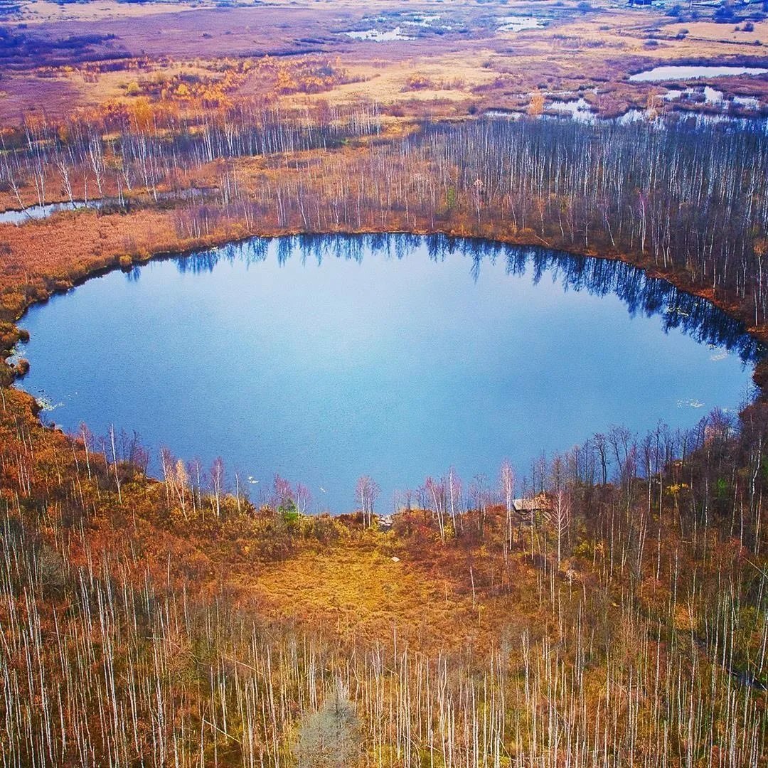Какое озеро без дна. Озеро Светлояр Нижегородская область. Бездонное озеро Солнечногорск. Озеро Светлояр Тумботино. Круглое озеро Солнечногорск.