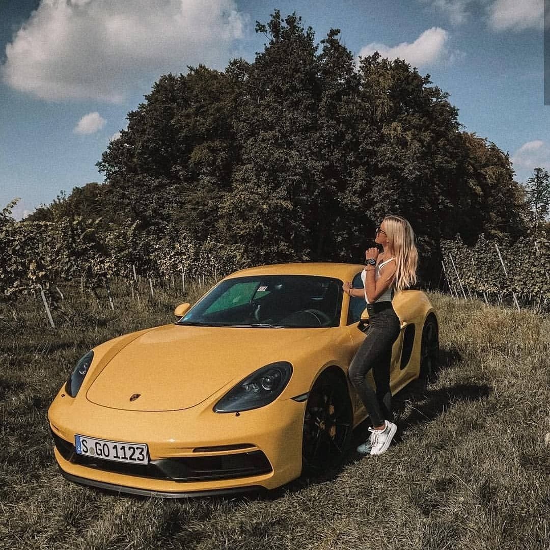 Cayman с девушкой