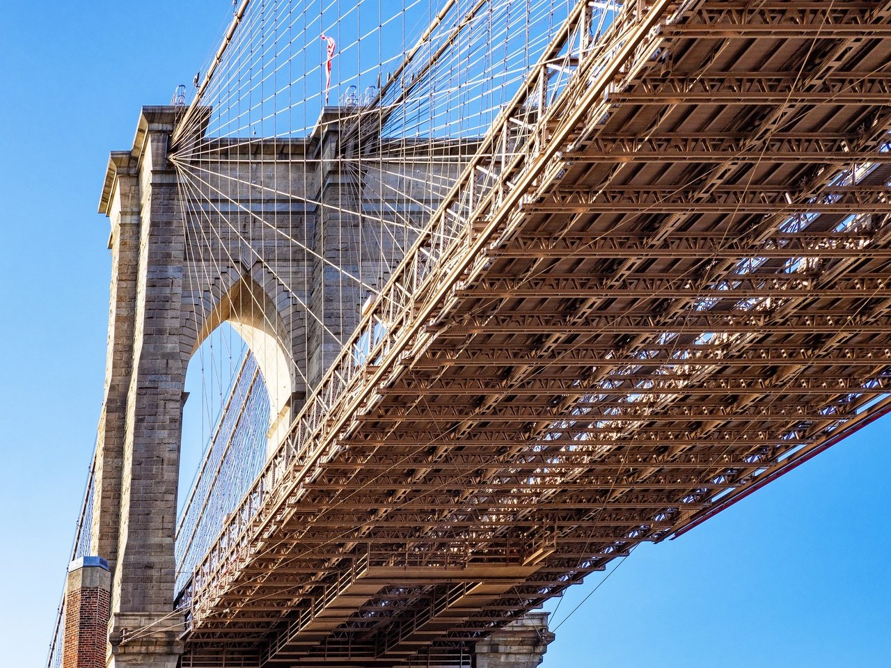 Сколько мостов в америке. Вантовый мост США. Красный мост в Нью-Йорке. Бруклинский мост США. Мост имени Бенджамина Франклина.