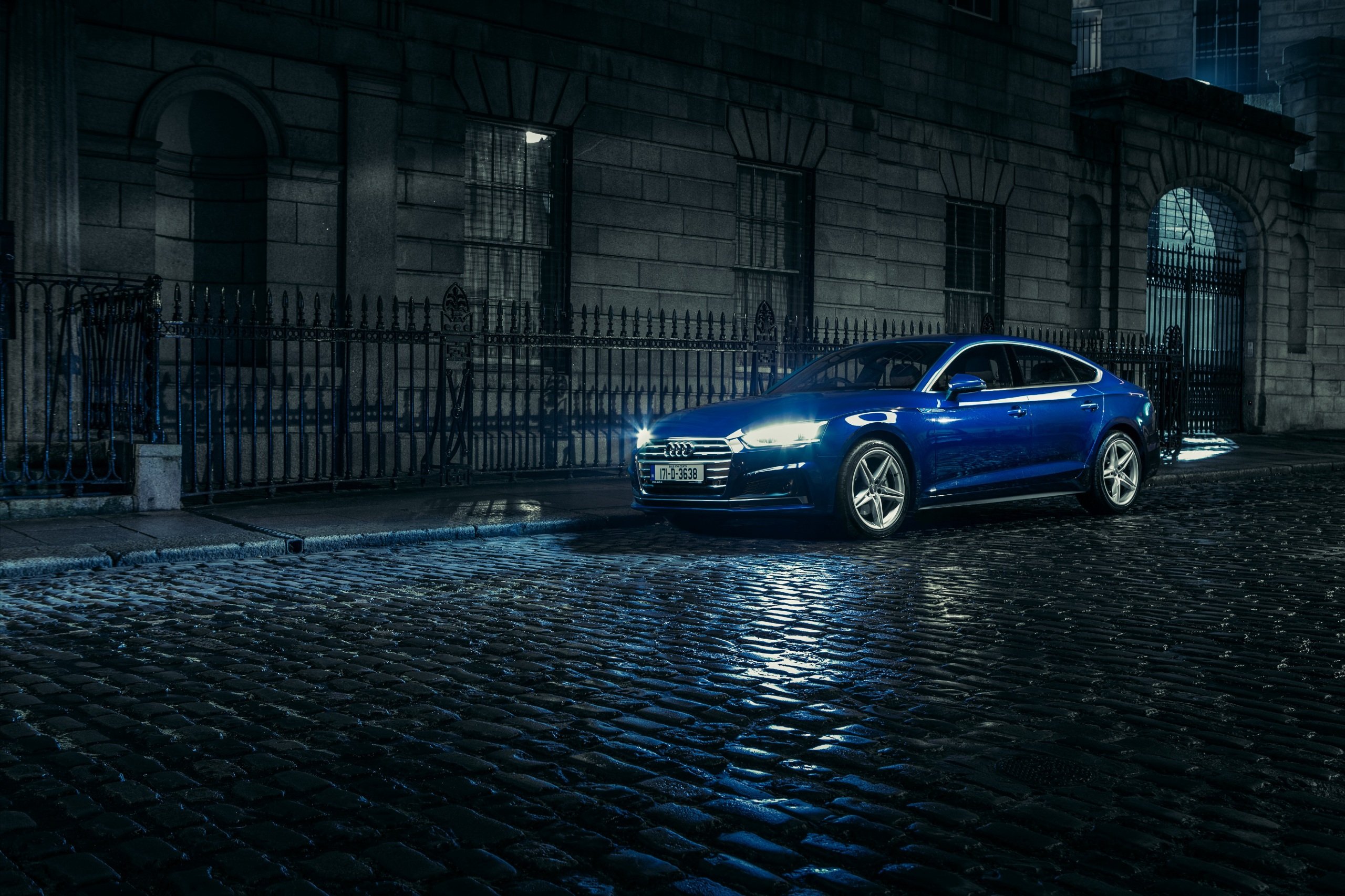 Черная голубая машина. Audi a5 quattro Blue. Audi a5 Sportback 2017. Night Blue Audi. Машины (синяя).