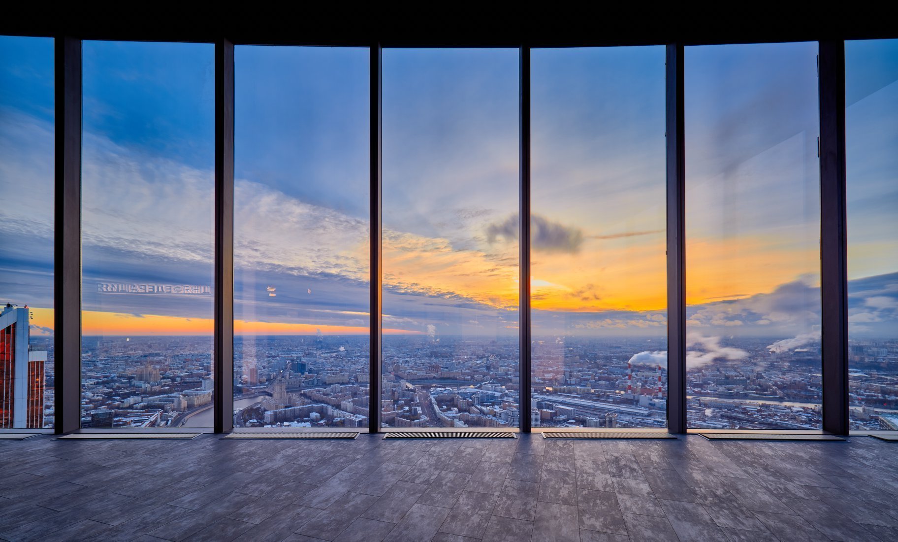 Скай Ривер панорамные окна. Панорамные окна Тринити. Башня Федерация остекление.