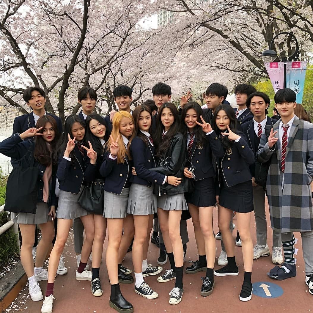 Корейские подростки в школе