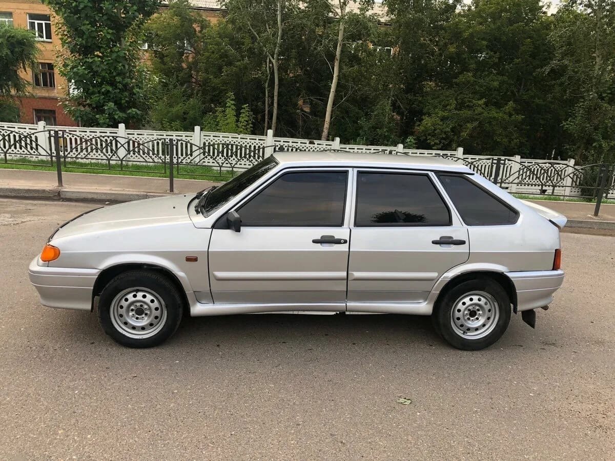 ВАЗ-2114 хэтчбек автомобили России