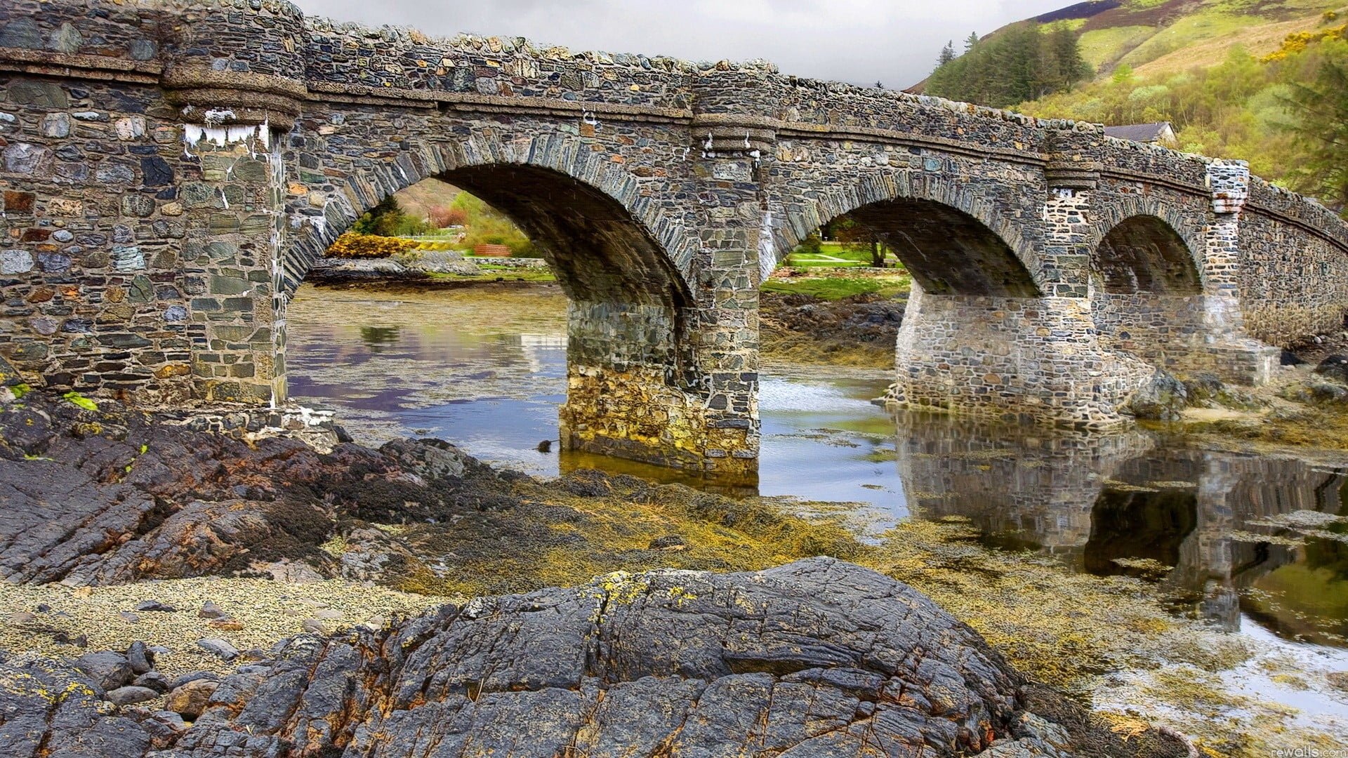 Каменный мост Ванадзор. Мост Солкан Словения. Средневековый каменный арочный мост. Самбек каменный мост. Каменный мост где