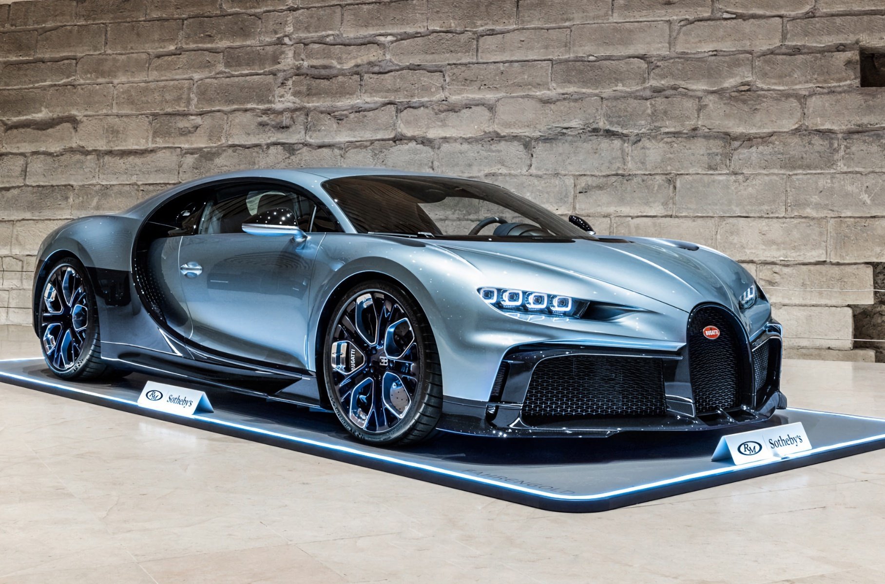 Самый дорогой машина в мире 2023. Бугатти 2023. Bugatti Chiron новая. Bugatti 2023 New. Бугатти ЧИРОН 2022.