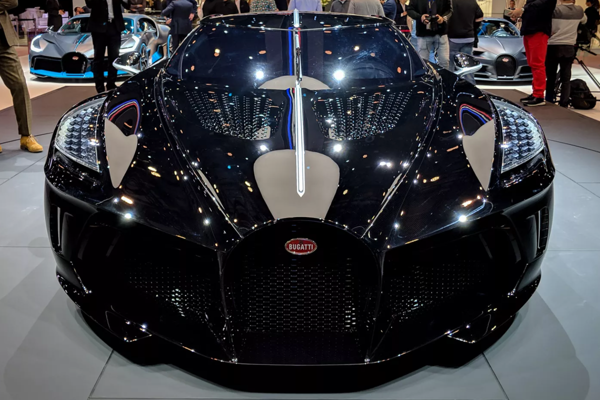 Сколько стоит самая дорогая станция. Машина Bugatti la voiture noire. Бугатти 1000000. Бугатти la voiture noire. Бугатти Ноир 2020.