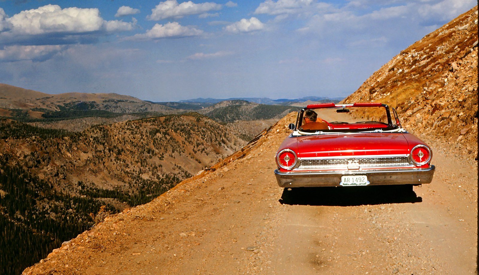 Шевроле Калифорния 1950-1970. Машины 60-х. Ретро авто на дороге. Ретро автомобили в пустынях. Car s friend