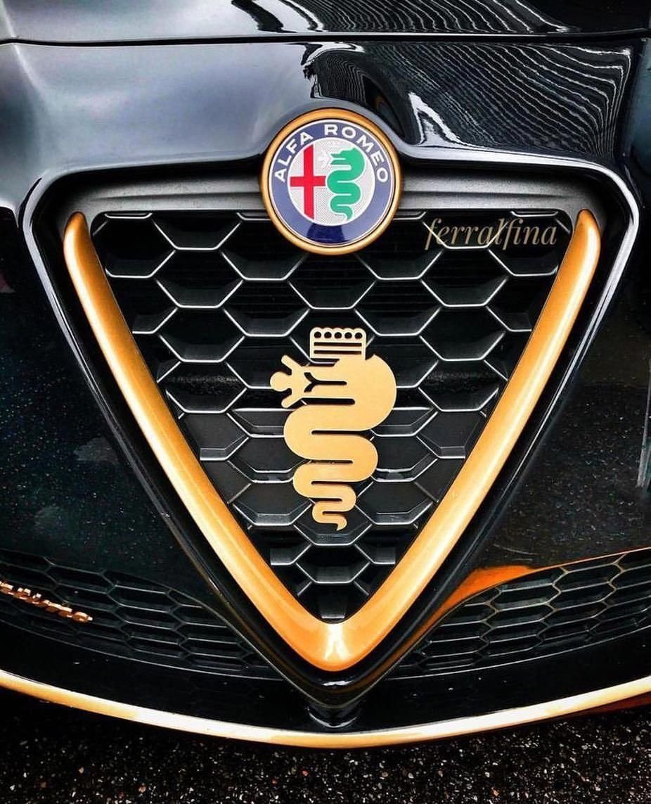 Марка Alfa Romeo значок