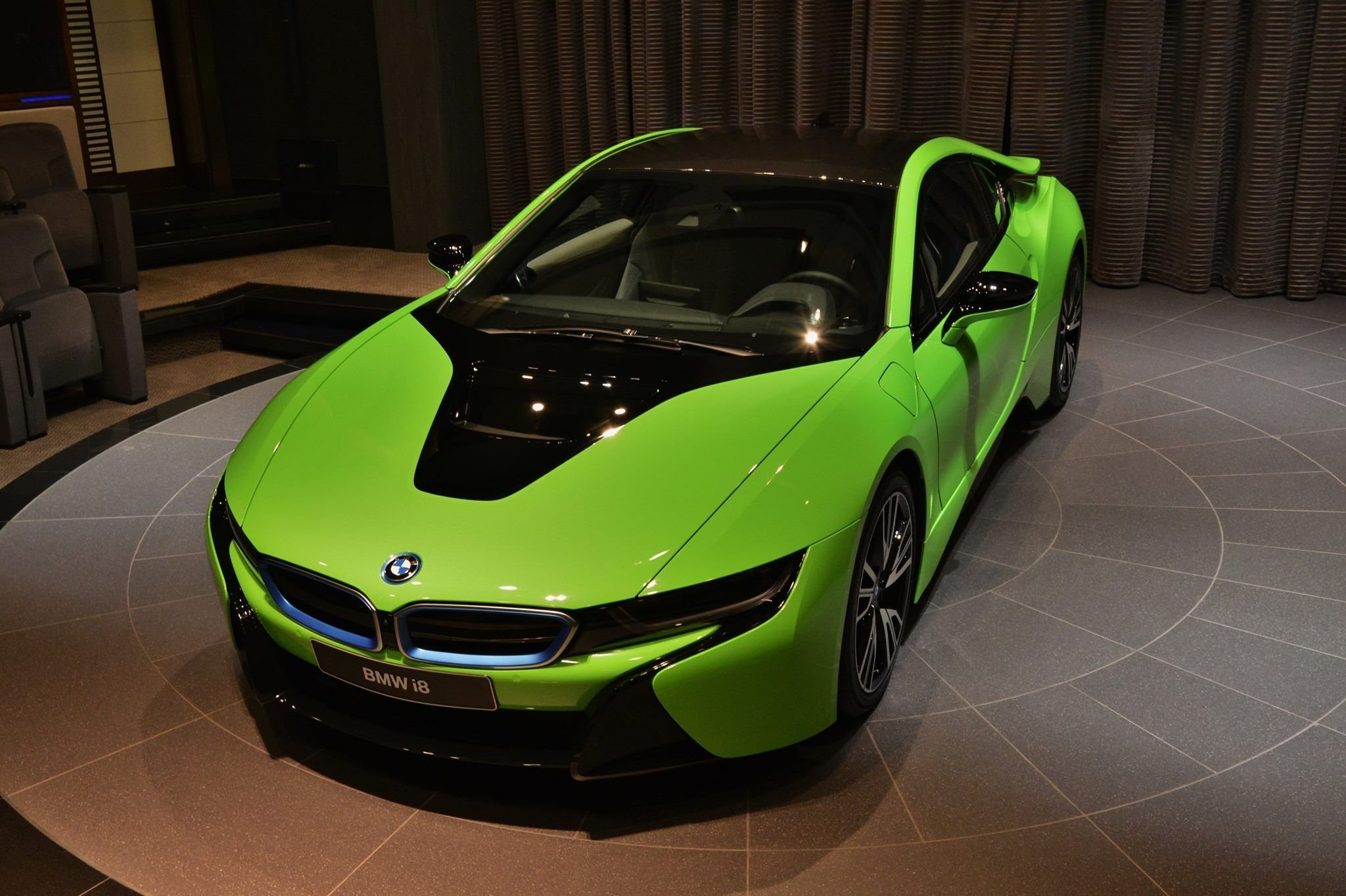 Зеленый свет машина. BMW i8 зеленая. BMW i8 Lime Green. BMW i8 салатовая. BMW i8 салатовая Егорик.