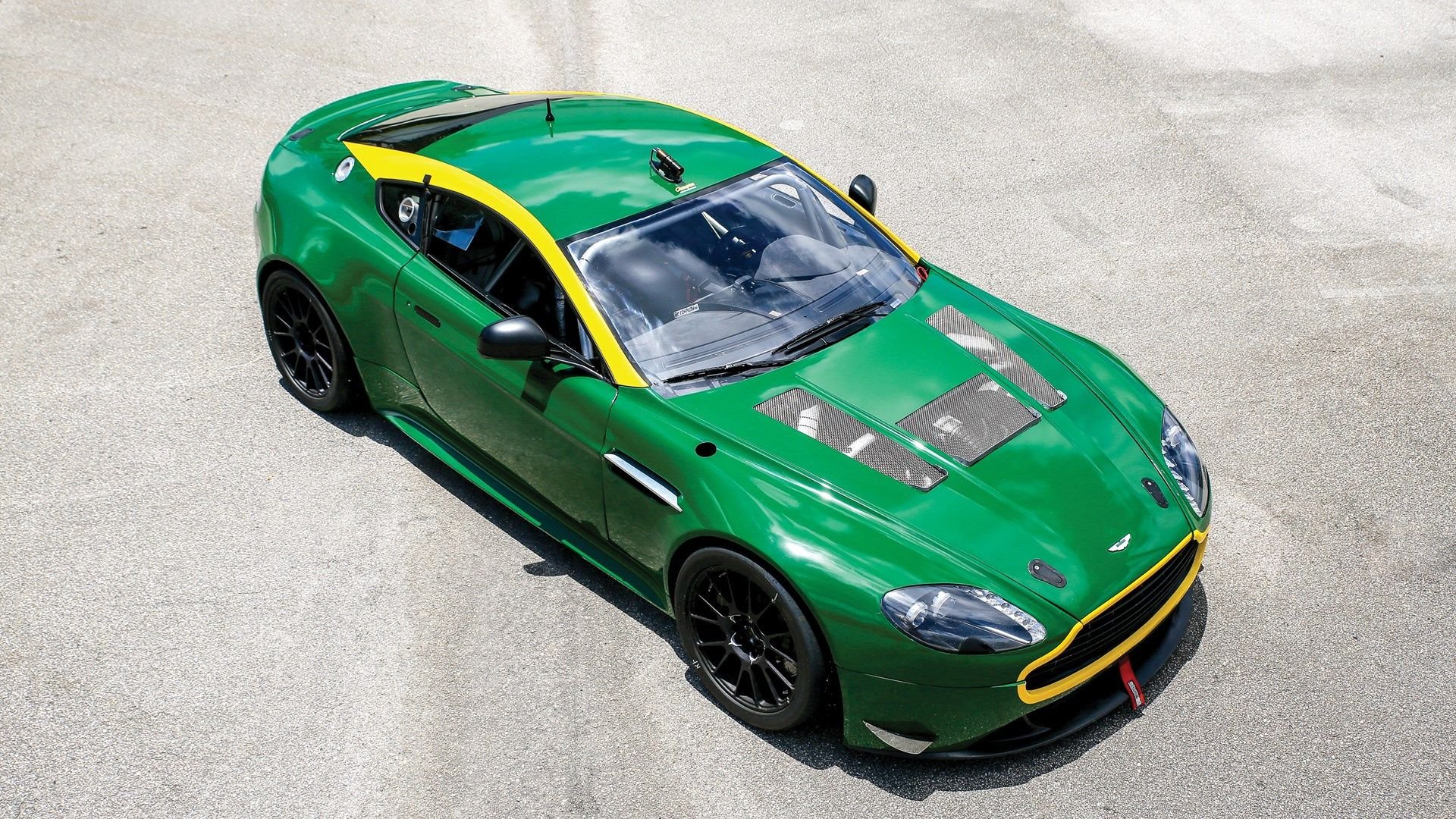 Aston Martin Vantage gt4. Aston Martin v8 Vantage gt4. Aston Martin Vantage Green.