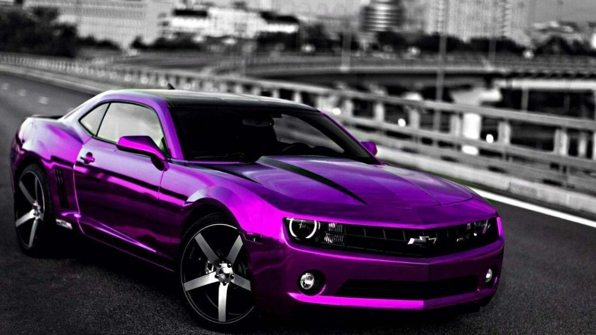 Матовая фиолетовая машина