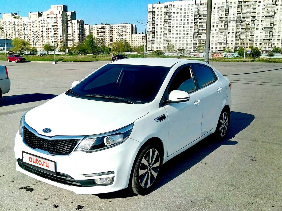 Kia Rio 2015 белый седан