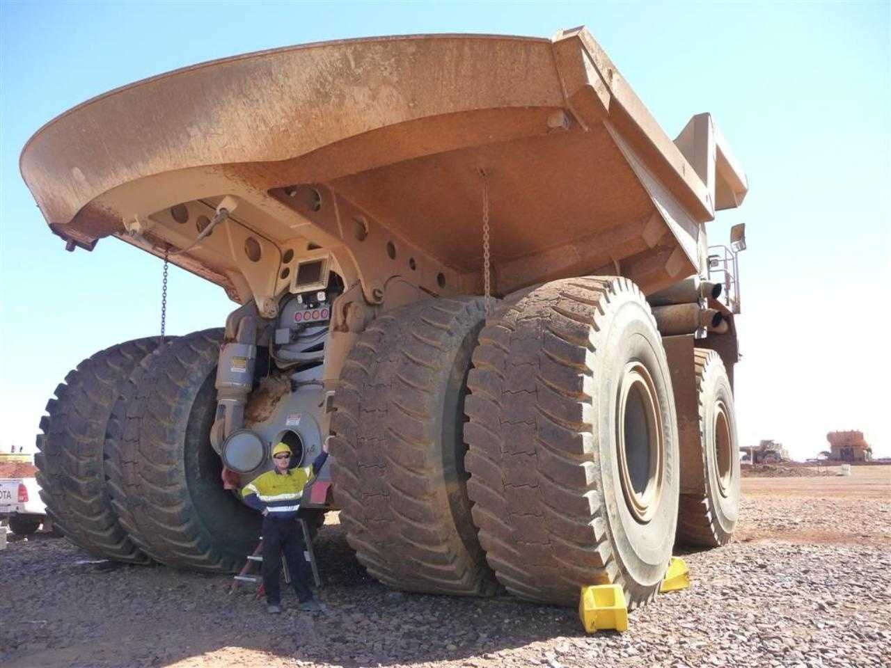 Работа больших грузовиков