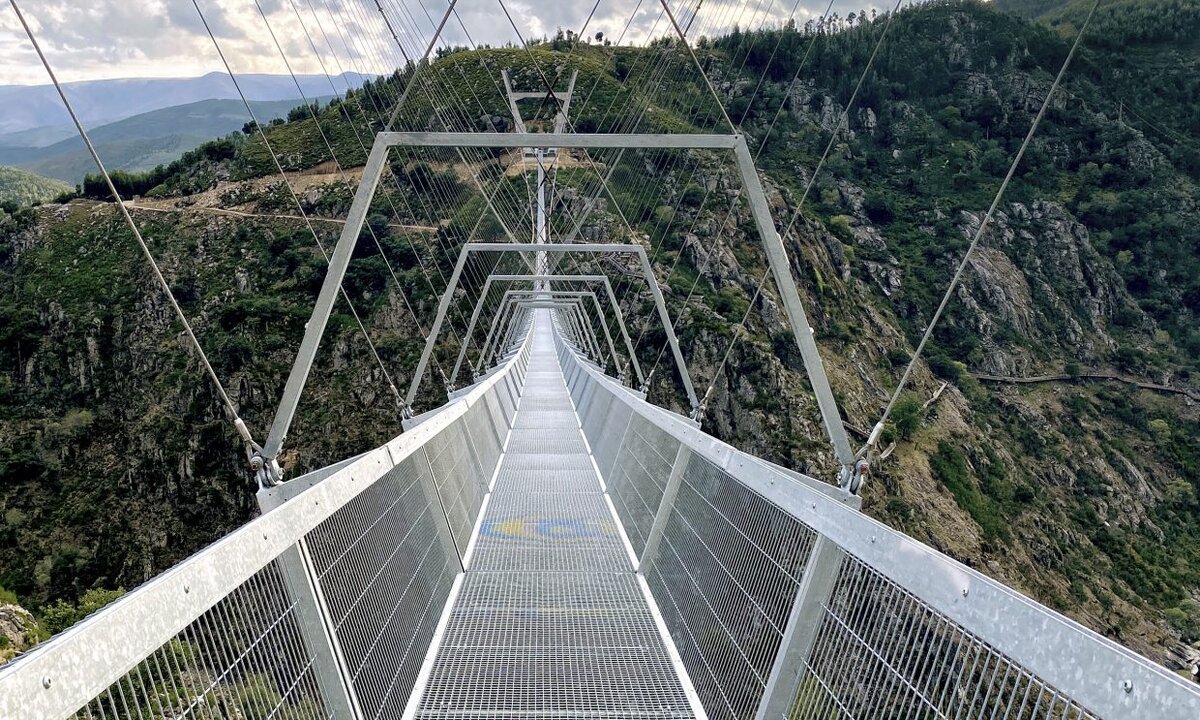 Самый длинный подвесной мост в Португалии
