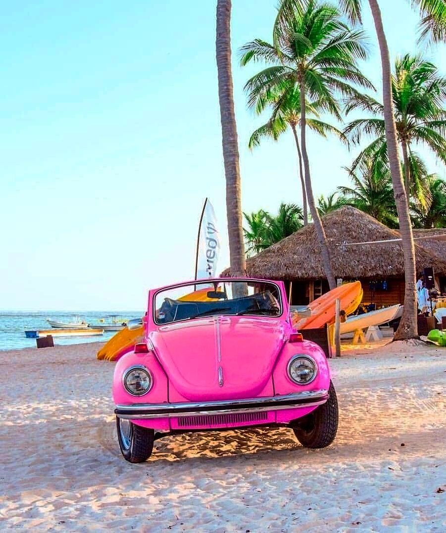Ретро автомобиль на пляже