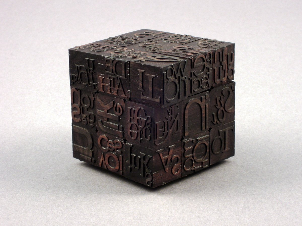 Кубик рубик в коробке