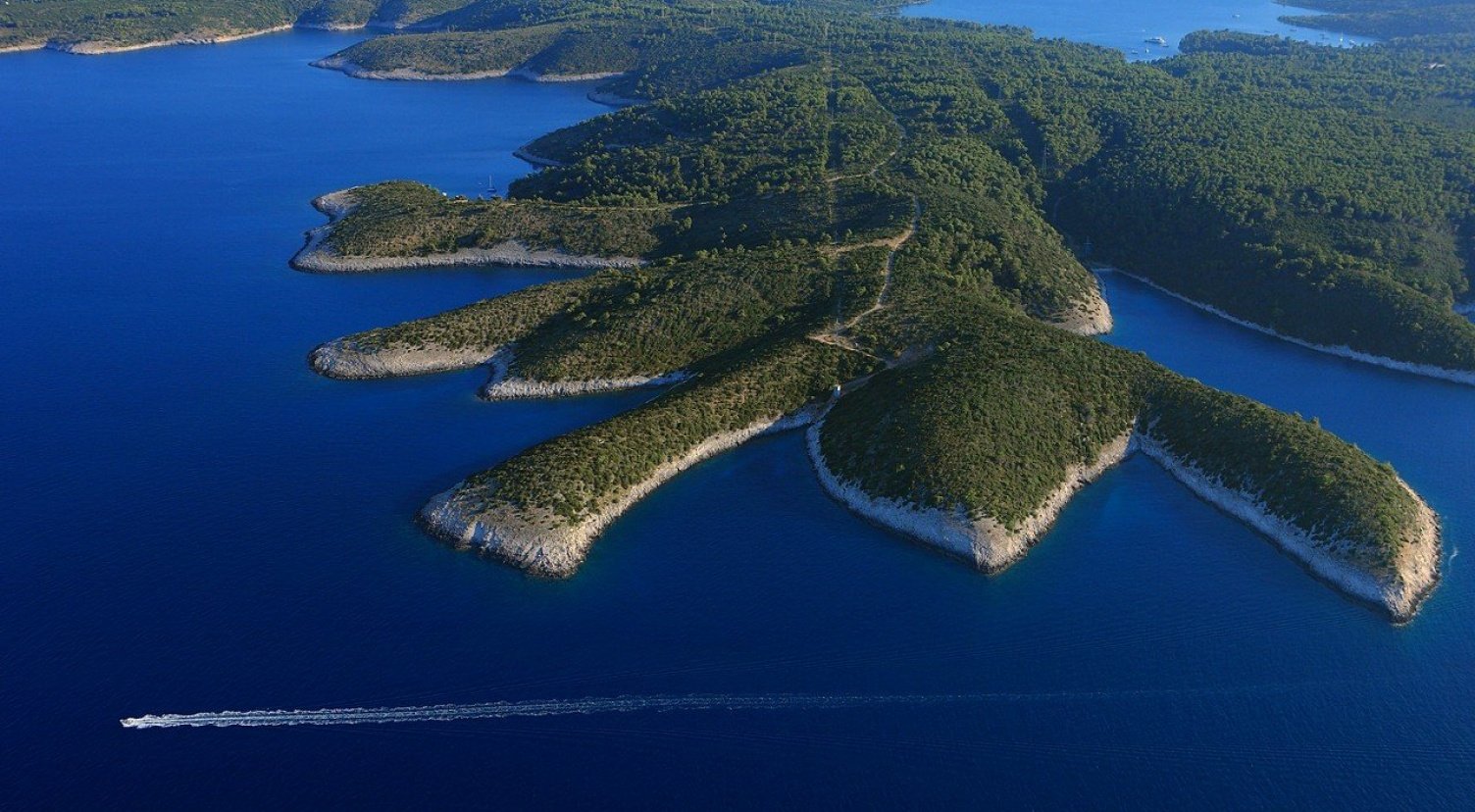 На первом острове 14. Далматинские острова, Хорватия. Хвар Хорватия. Остров Хвар Хорватия. Эдж (остров).