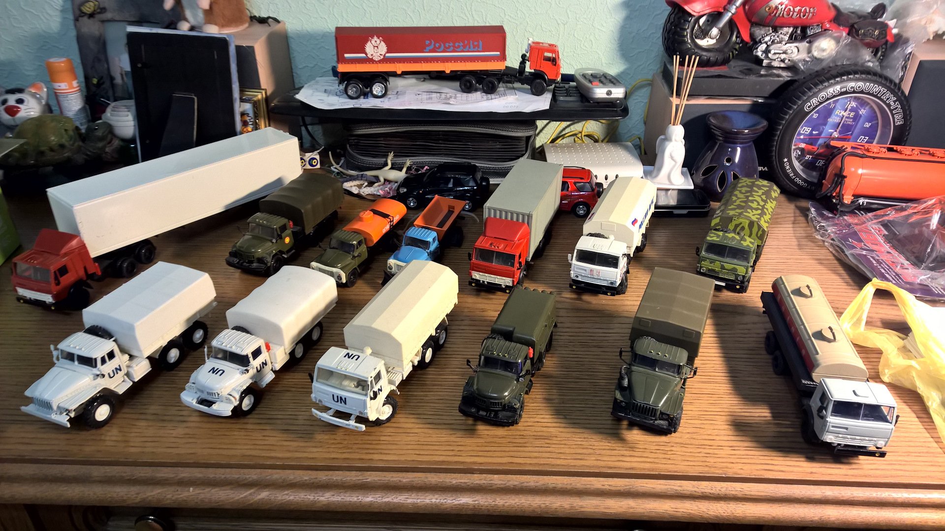 Коллекция масштабных моделей. Масштабные коллекционные модели. Коллекция моделик машинок. Коллекции масштабных автомобилей и автобусов.