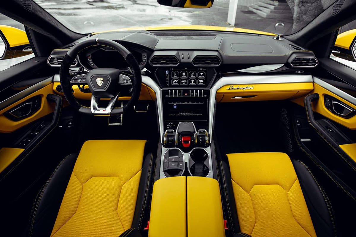Lamborghini Urus 2022 салон