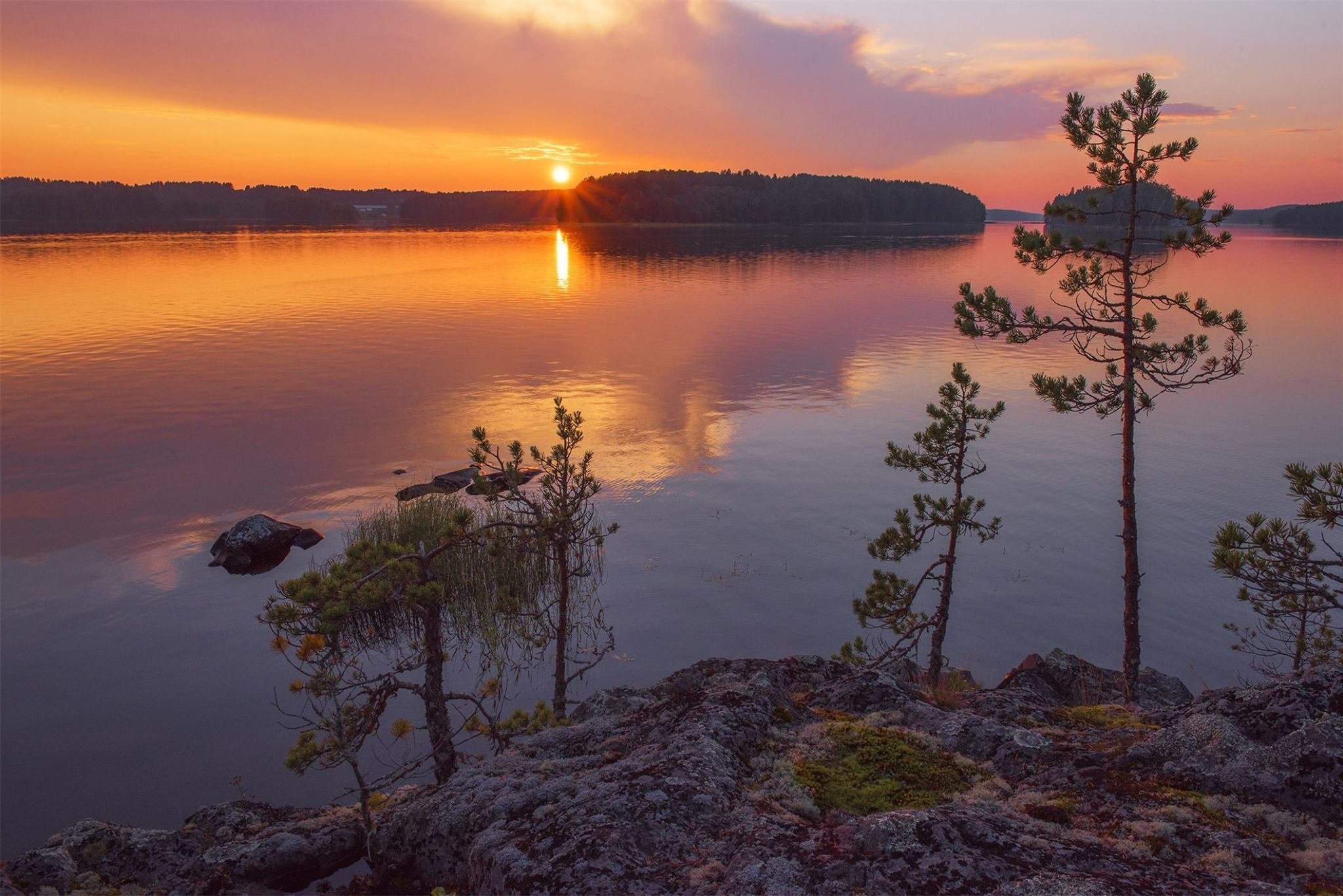 Озеро Онего Карелия. Шхеры Онежского озера. Онего озеро в Петрозаводске. Онега онежское озеро